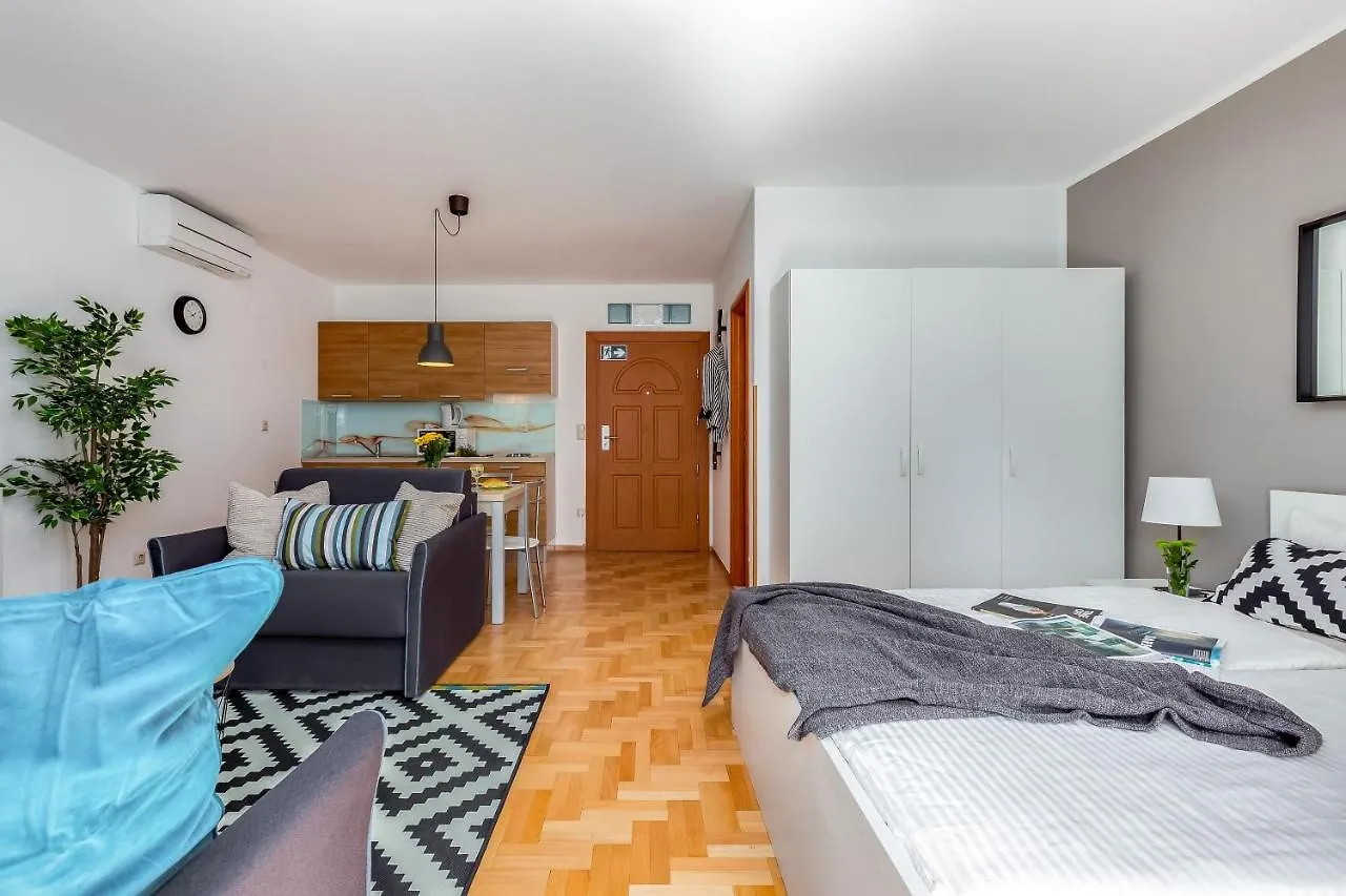 Main Street Apartments 2 Rijeka 0*,  Hırvatistan