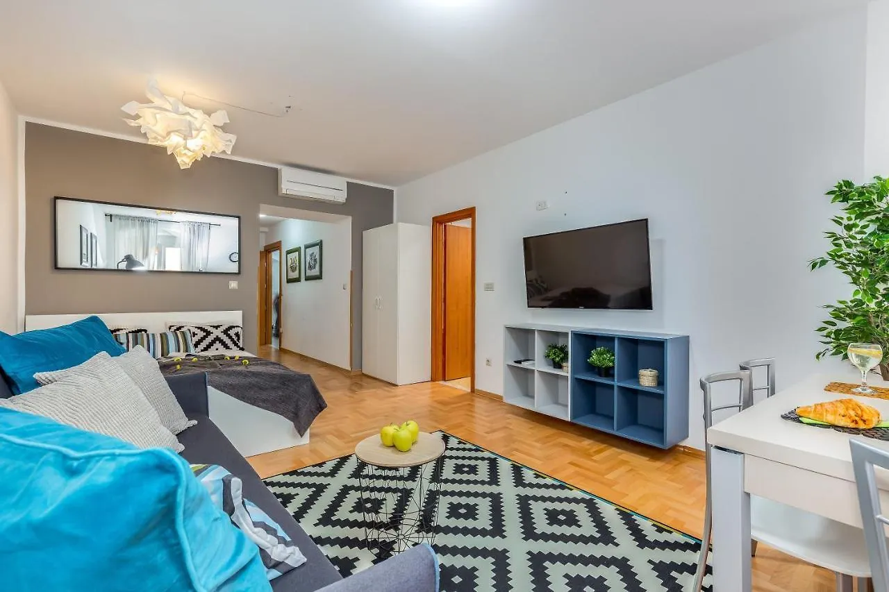 Main Street Apartments 2 غييكا