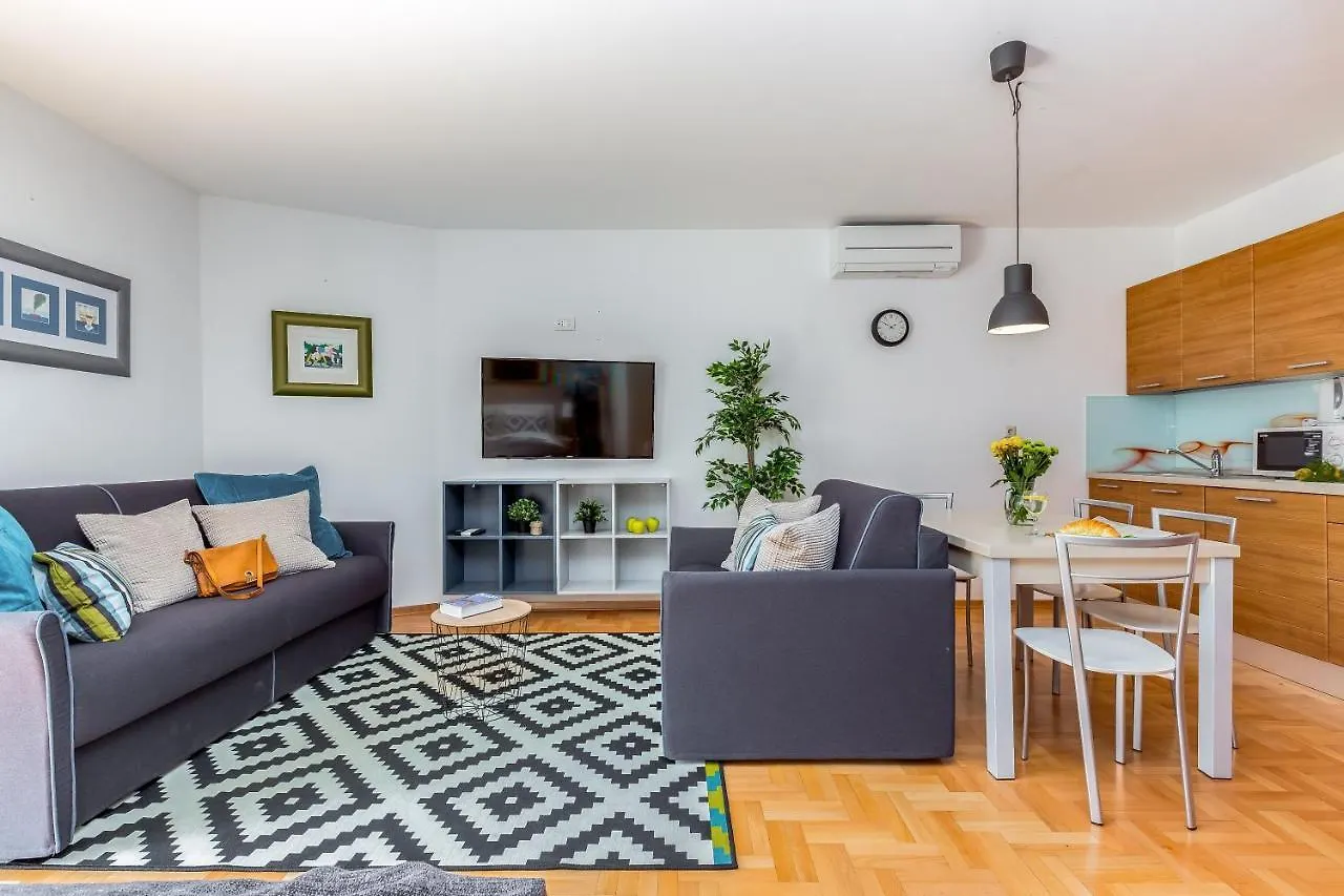 Main Street Apartments 2 Fiume