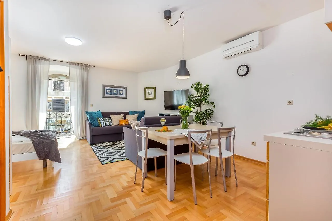 Main Street Apartments 2 Fiume