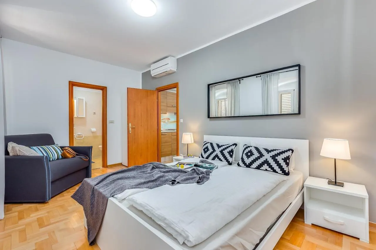 Main Street Apartments 2 Fiume