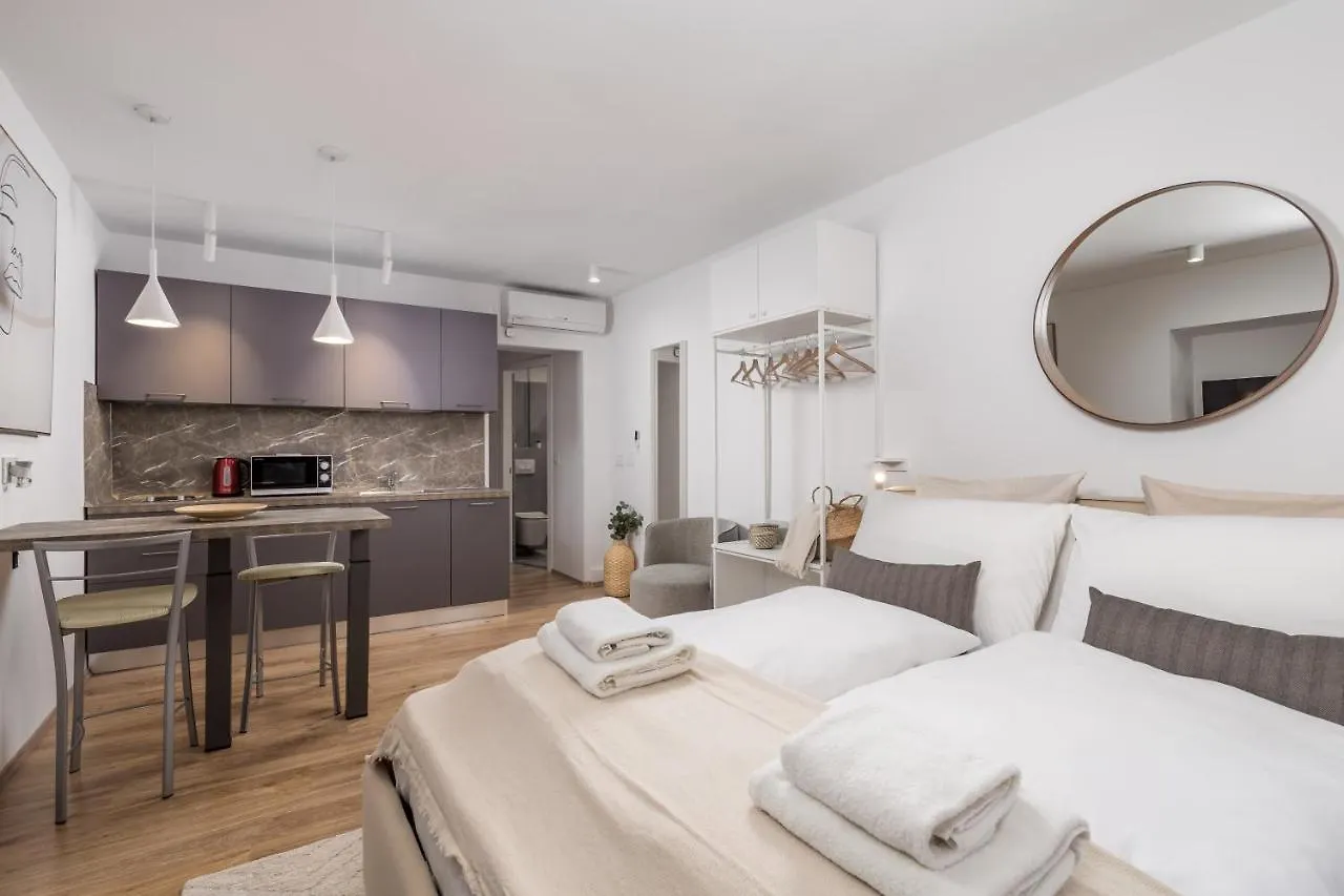 Main Street Apartments 2 Fiume