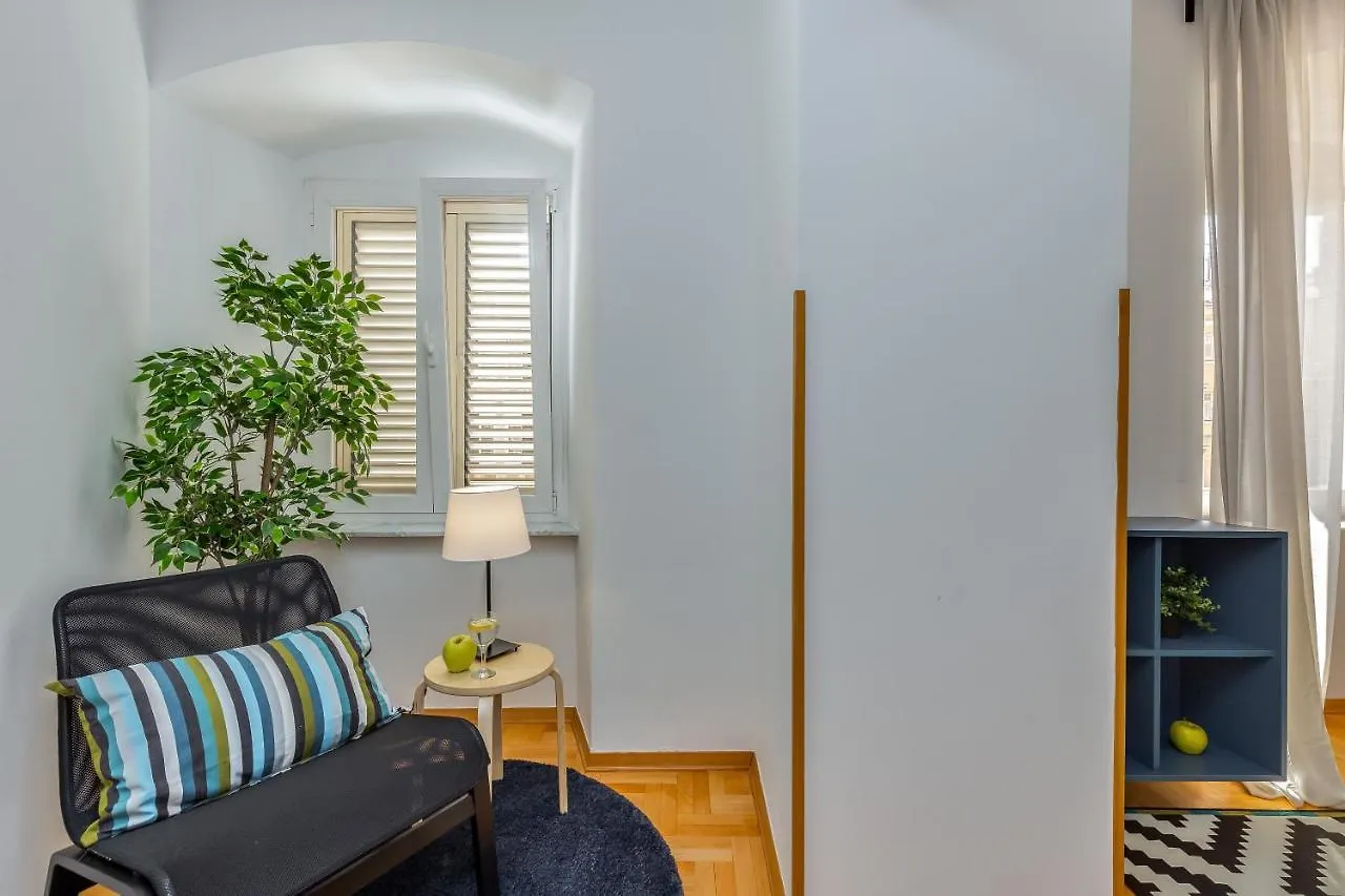 Main Street Apartments 2 Fiume